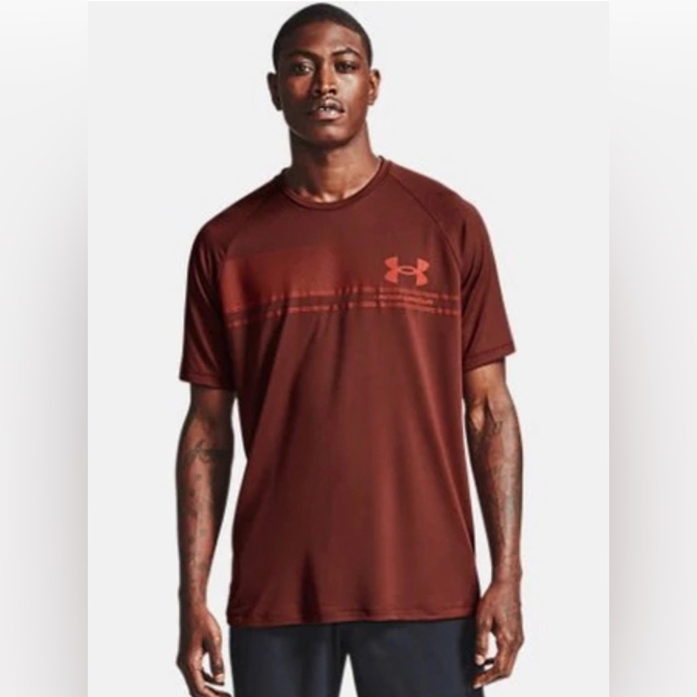 Under Armour Mens size small T-shirt short sleeve under armor logo on shirt